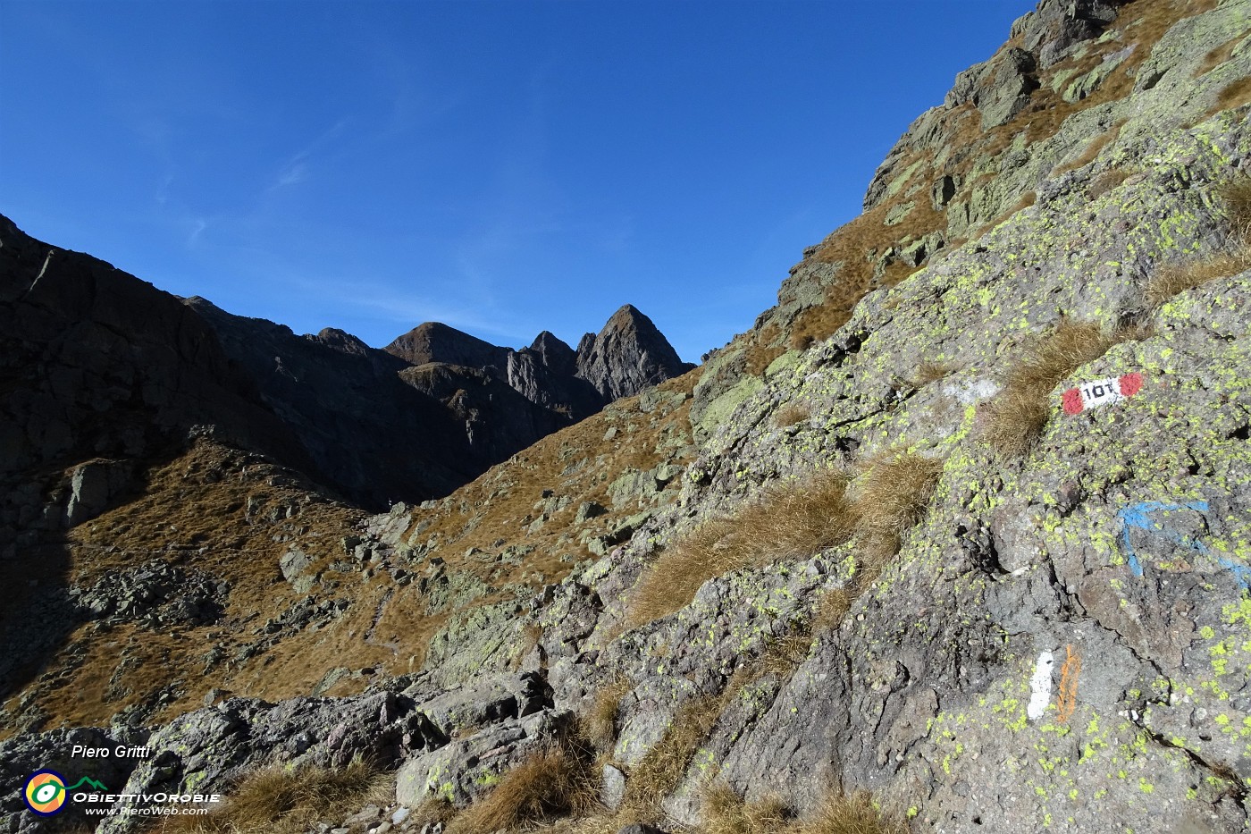 36 Sul 101 al Passo-Bocca di Trona (2212 m).JPG